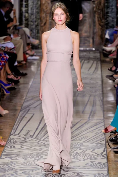 Look 16